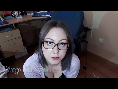 ❤️ Neska sexy betaurrekoekin dildoa zurrupatzen du kameraren aurrean ❤️ Pornografia besterik ez %eu.sexygirlspics.ruan ️❤